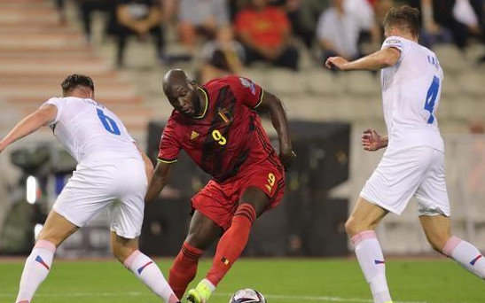 阿尔巴尼亚必胜决心，爱沙尼亚队全力追赶