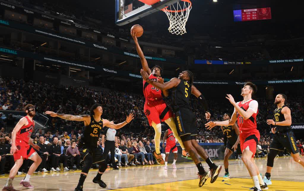 猛龙大将受伤下场，队友接力拯救比赛