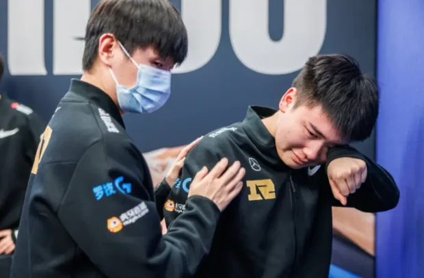 包含DRX险胜FLY，Zeus单局斩获MVP焦点之战入围赛，锁定晋级资格的词条