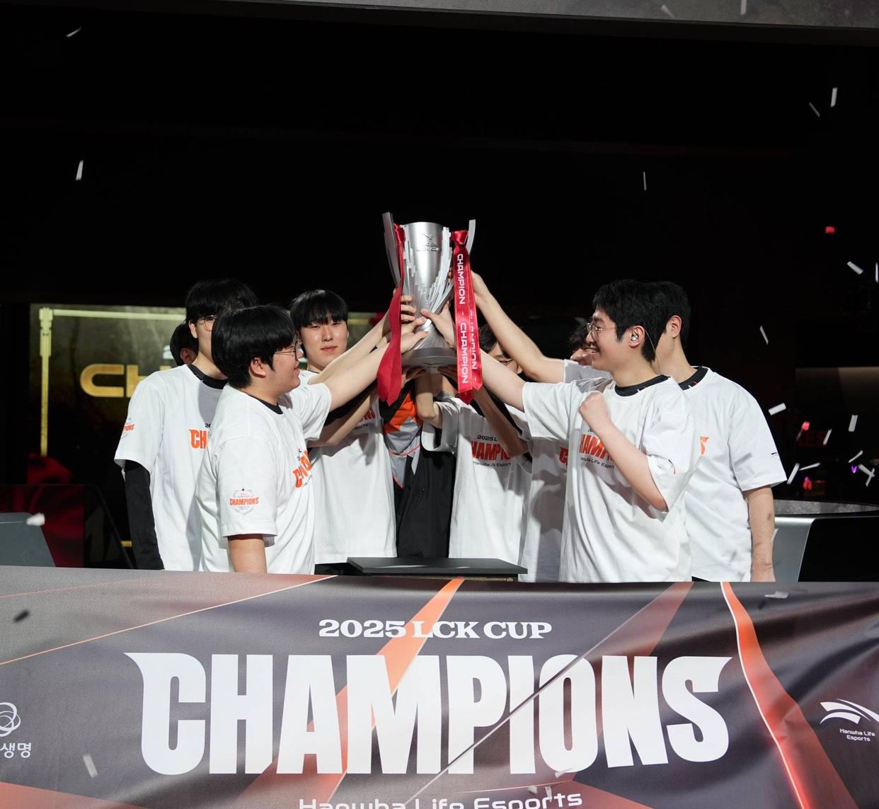 CLG力克NS，JackeyLove关键团战开团秒人宿命之战入围赛，让粉丝疯狂欢呼