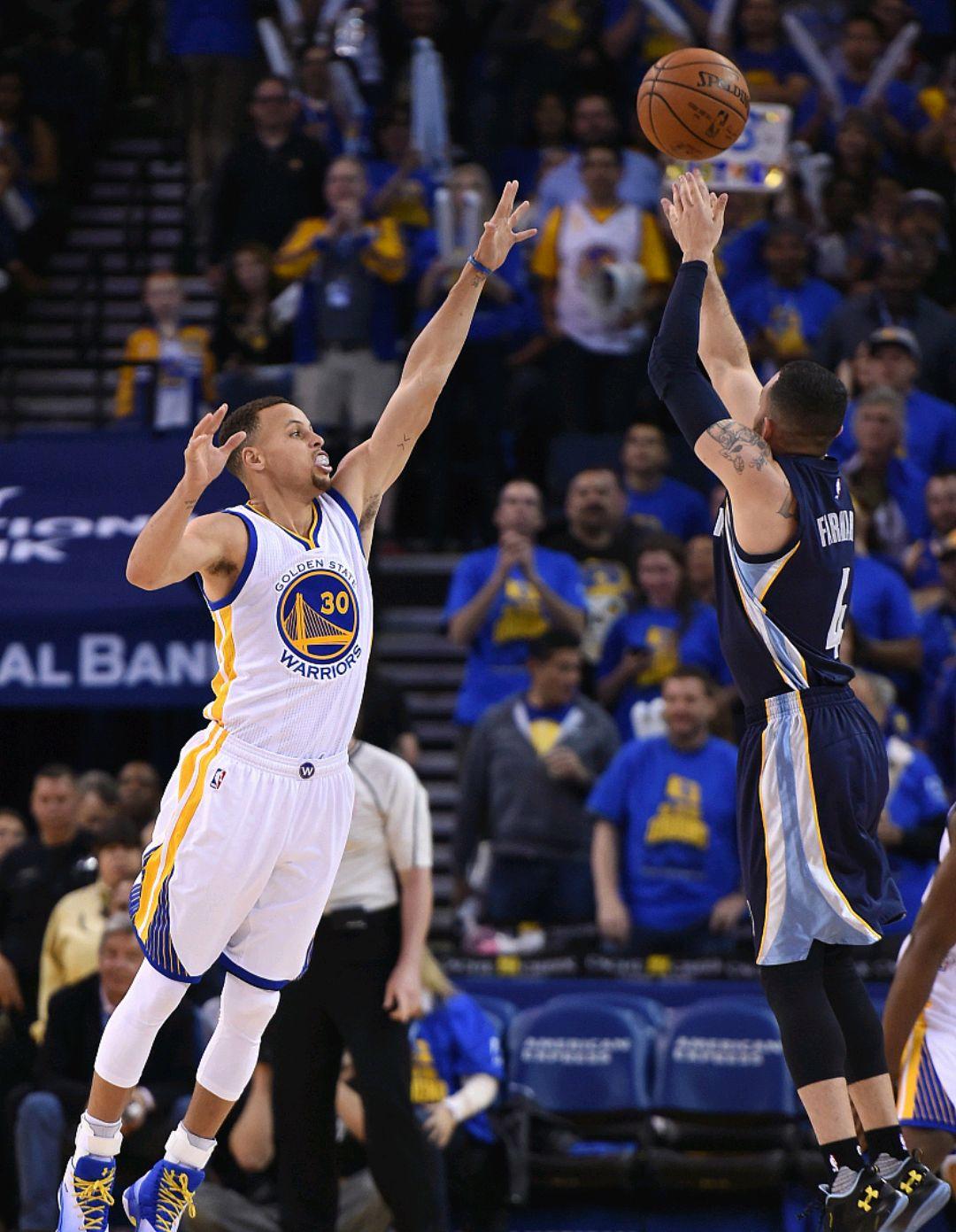 勇士逆转黄蜂，取得胜利