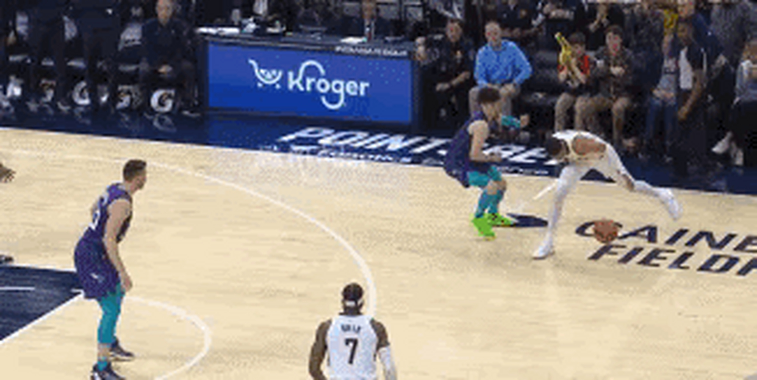 开云体育在线-步行者逆转黄蜂，结束连败