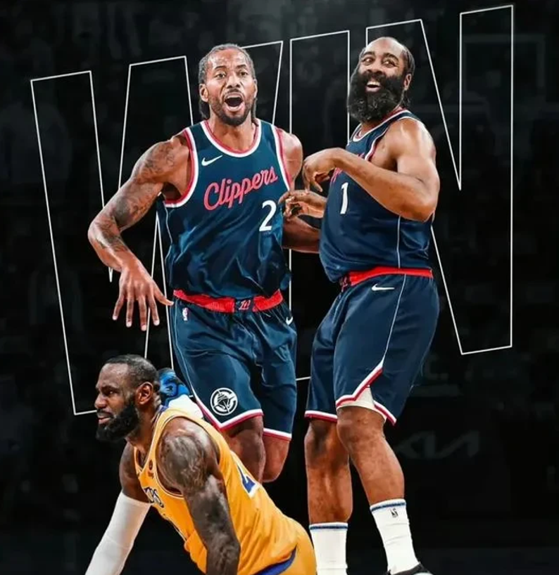 开云体育中国-快船球员集体庆祝胜利，士气高昂