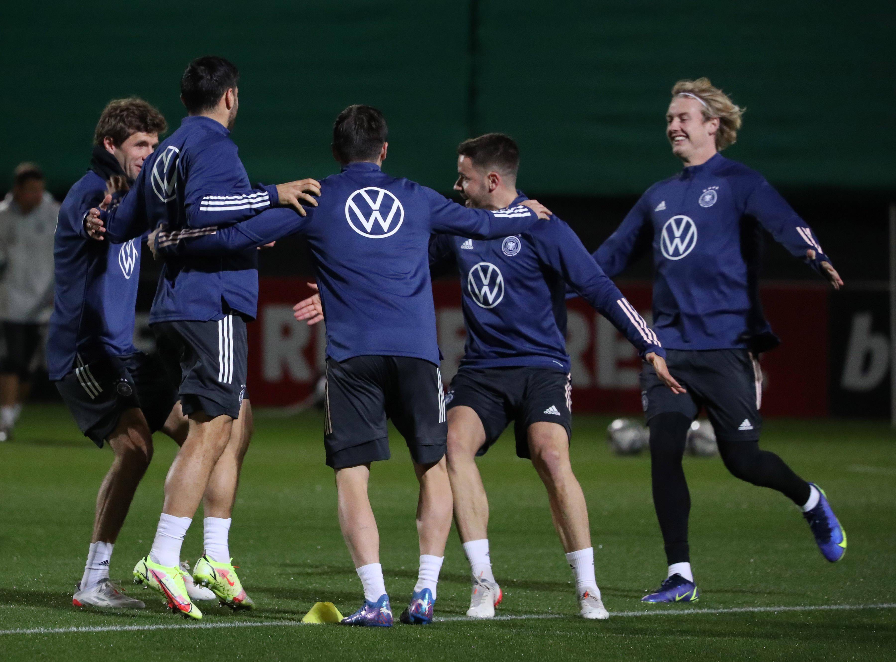 开云体育登录-德国队在欧洲杯中突围，晋级16强