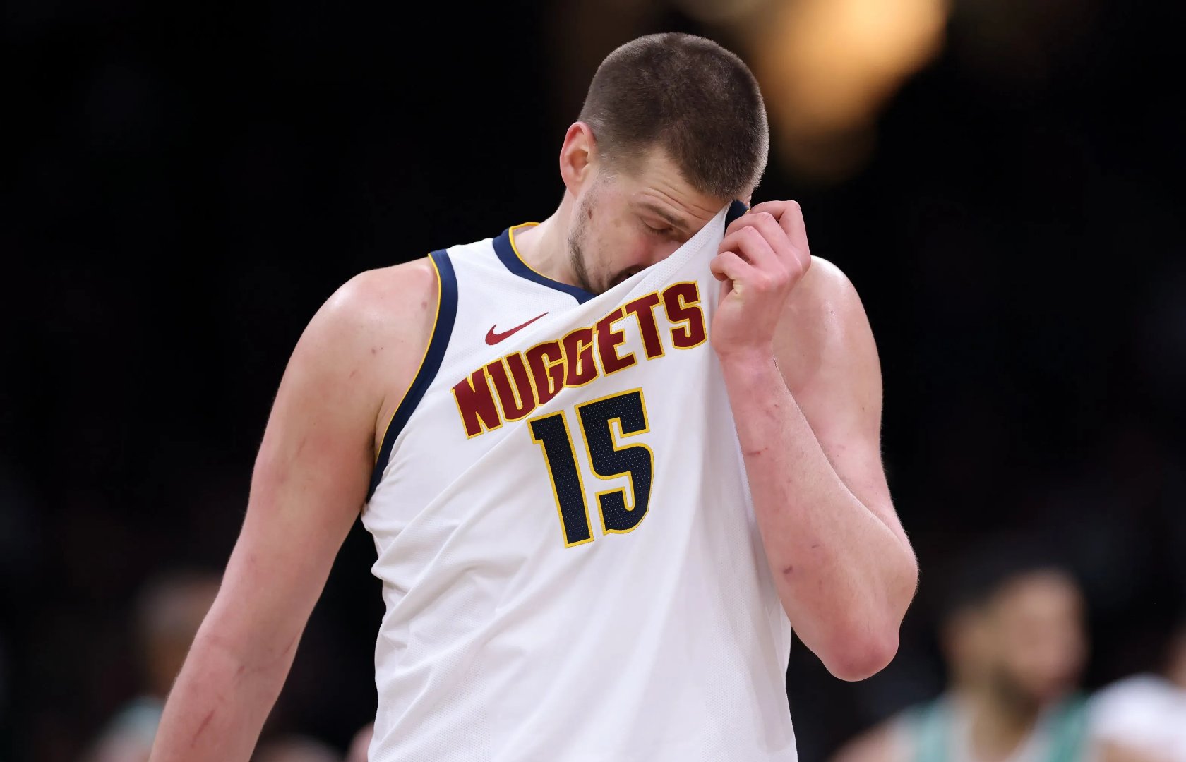 关于太阳重振旗鼓击败掘金的信息