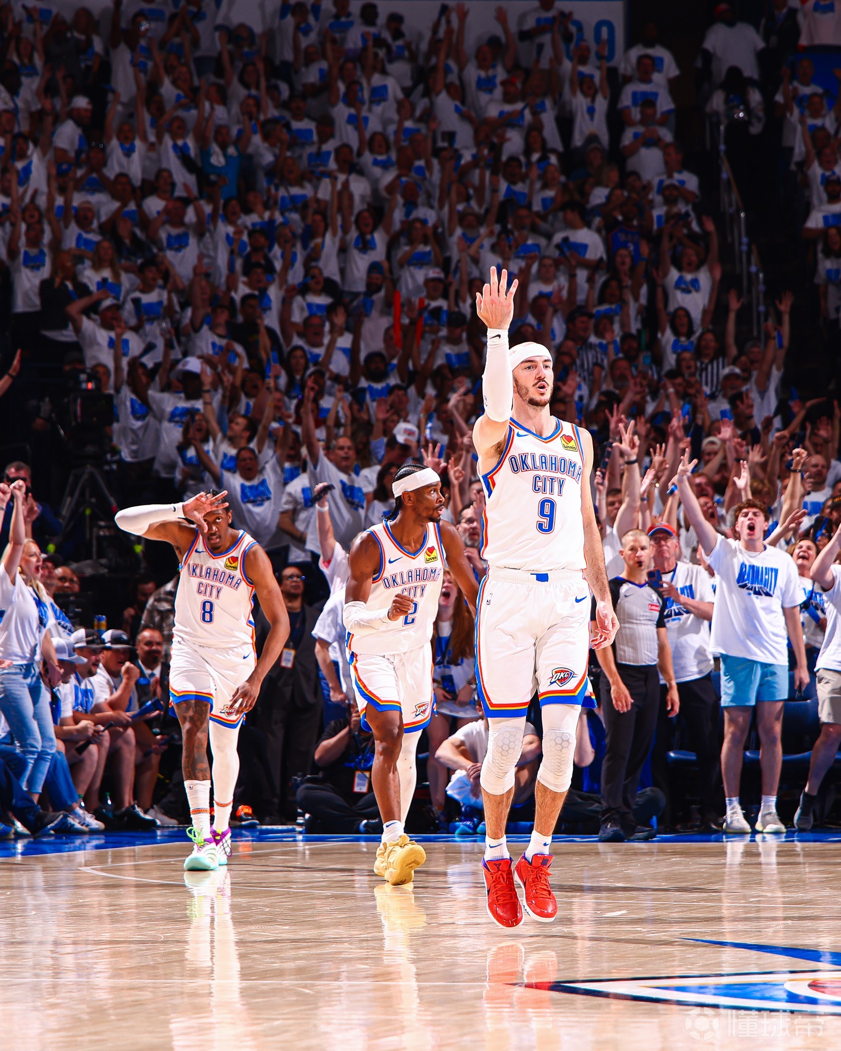 开拓者队神奇逆转，全场激战引爆球迷狂热