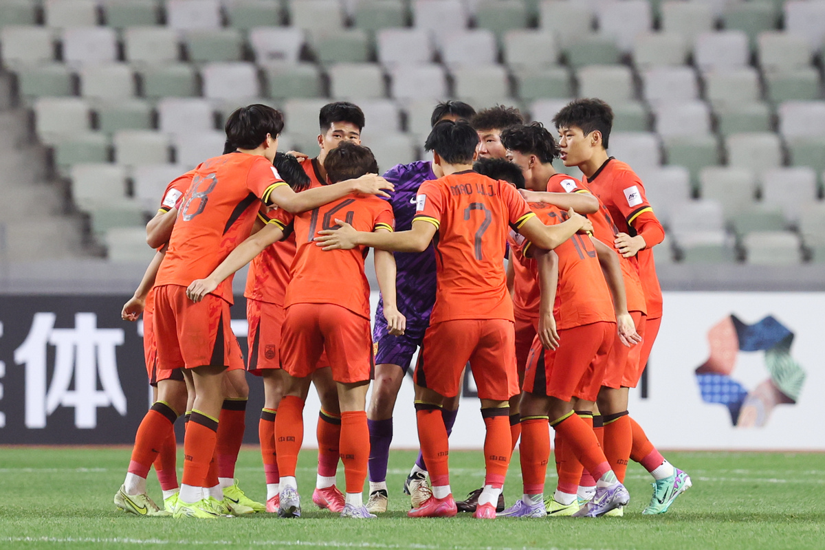 开云体育平台APP-国内职业足球比赛进入白热化阶段，球队争夺胜利