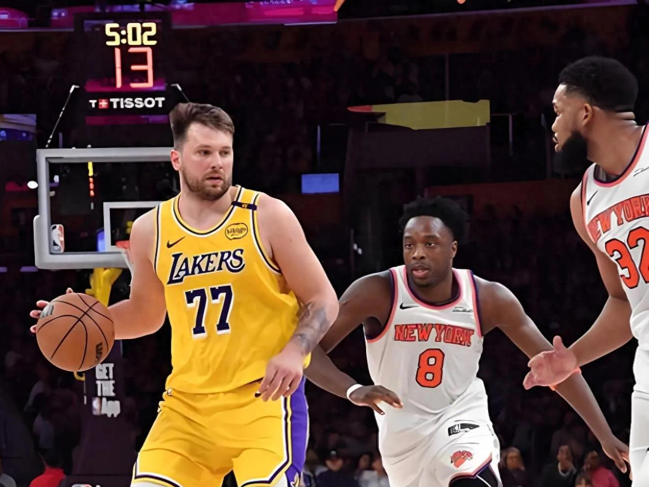 尼克斯险胜老鹰，巴利尔砍下关键三分夺胜