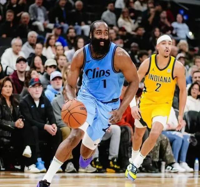 关于快船队遭遇两连败，主教练急需调整战术的信息