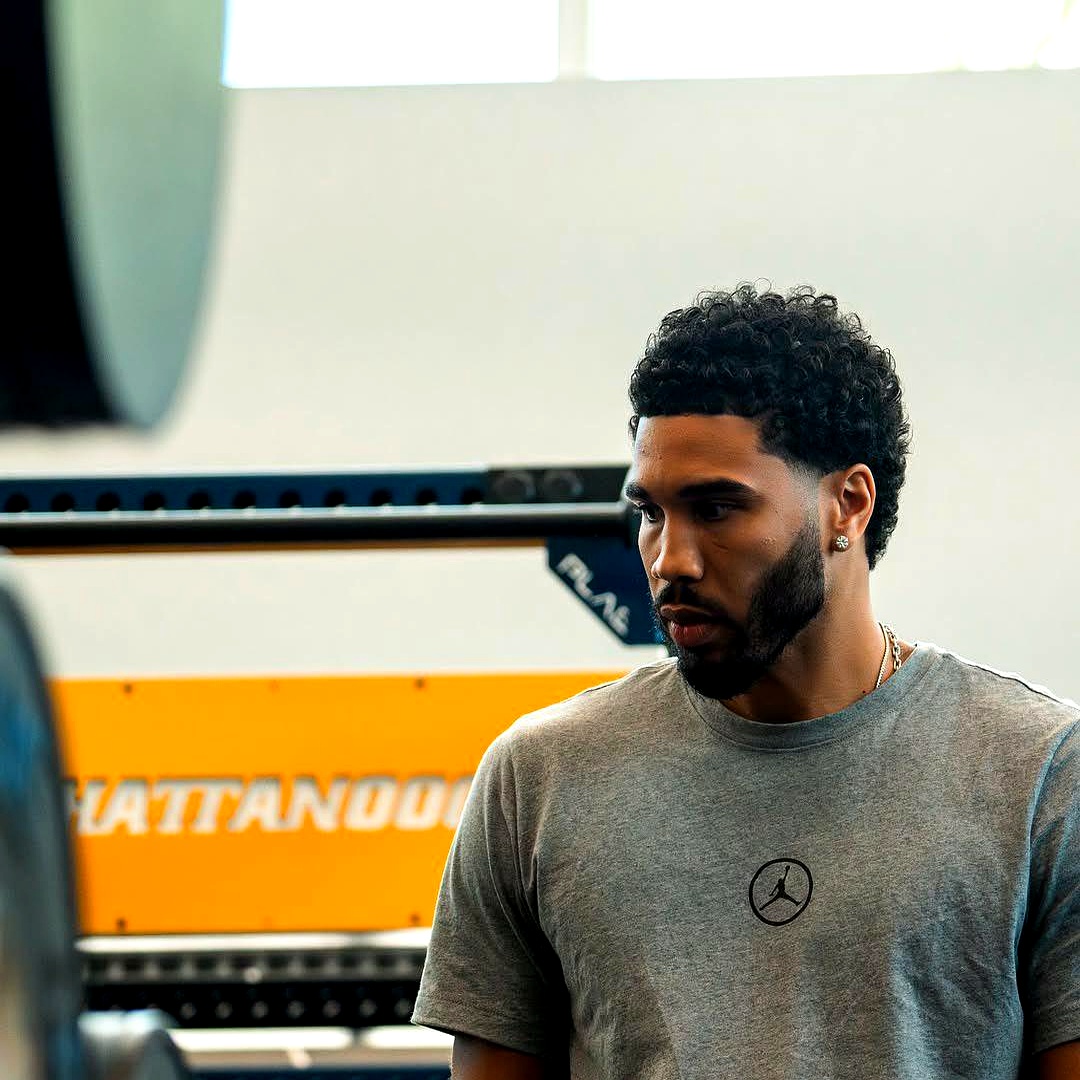 开云体育入口-独行侠鏖战掘金，塔图姆刷新纪录